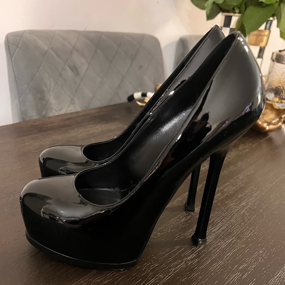 Yves Saint Laurent black patent Tribtoo pumps. 6.5 size